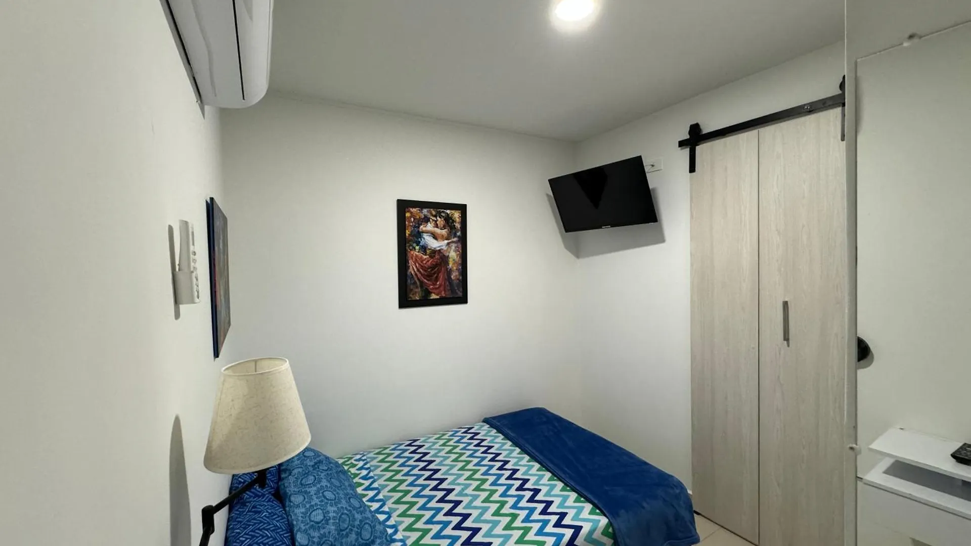 Apartment Apartamentos Coloridos: Cómodos Condominios cerca de Panamericanas Cali