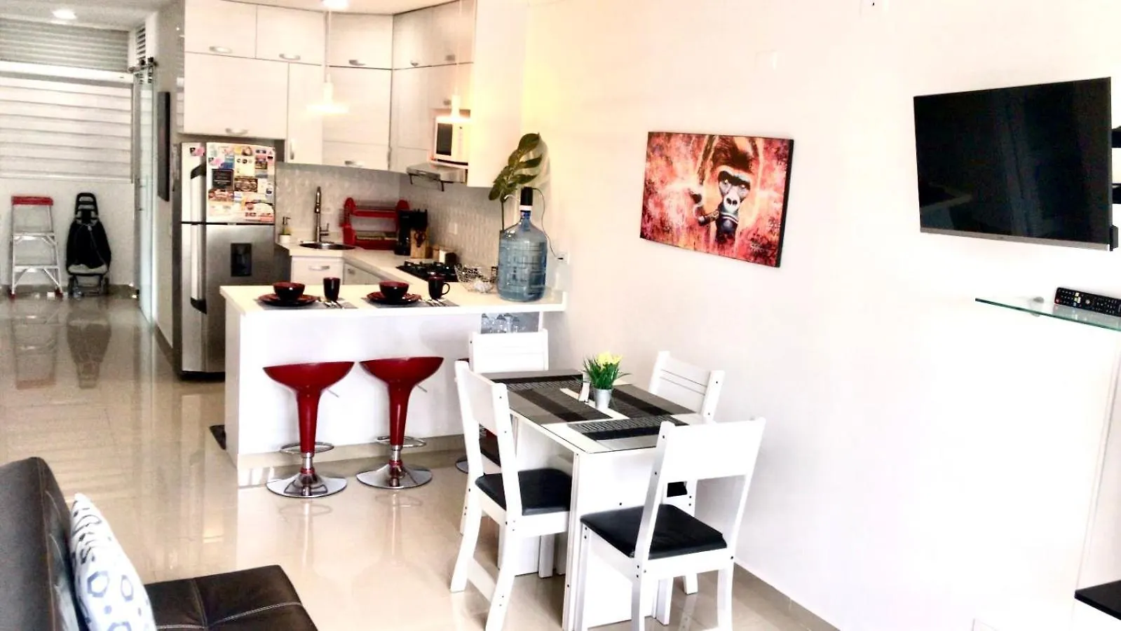 Apartamentos Coloridos: Cómodos Condominios cerca de Panamericanas Cali 0*,  Colombia