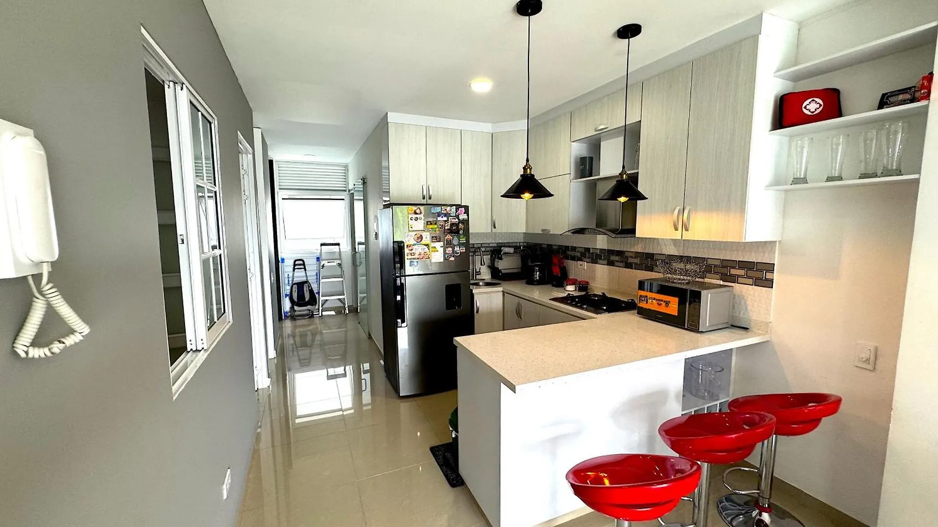 Apartamentos Coloridos: Cómodos Condominios cerca de Panamericanas Cali Apartment